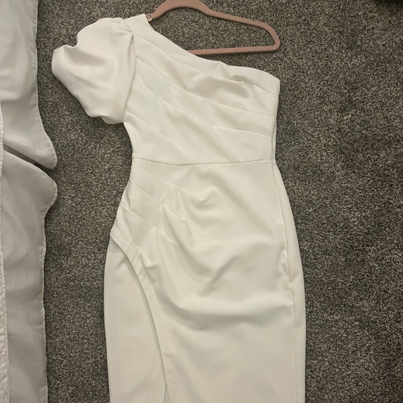 ASTR the Label Joelle One Shoulder Midi Dress size M - Picture 3 of 5